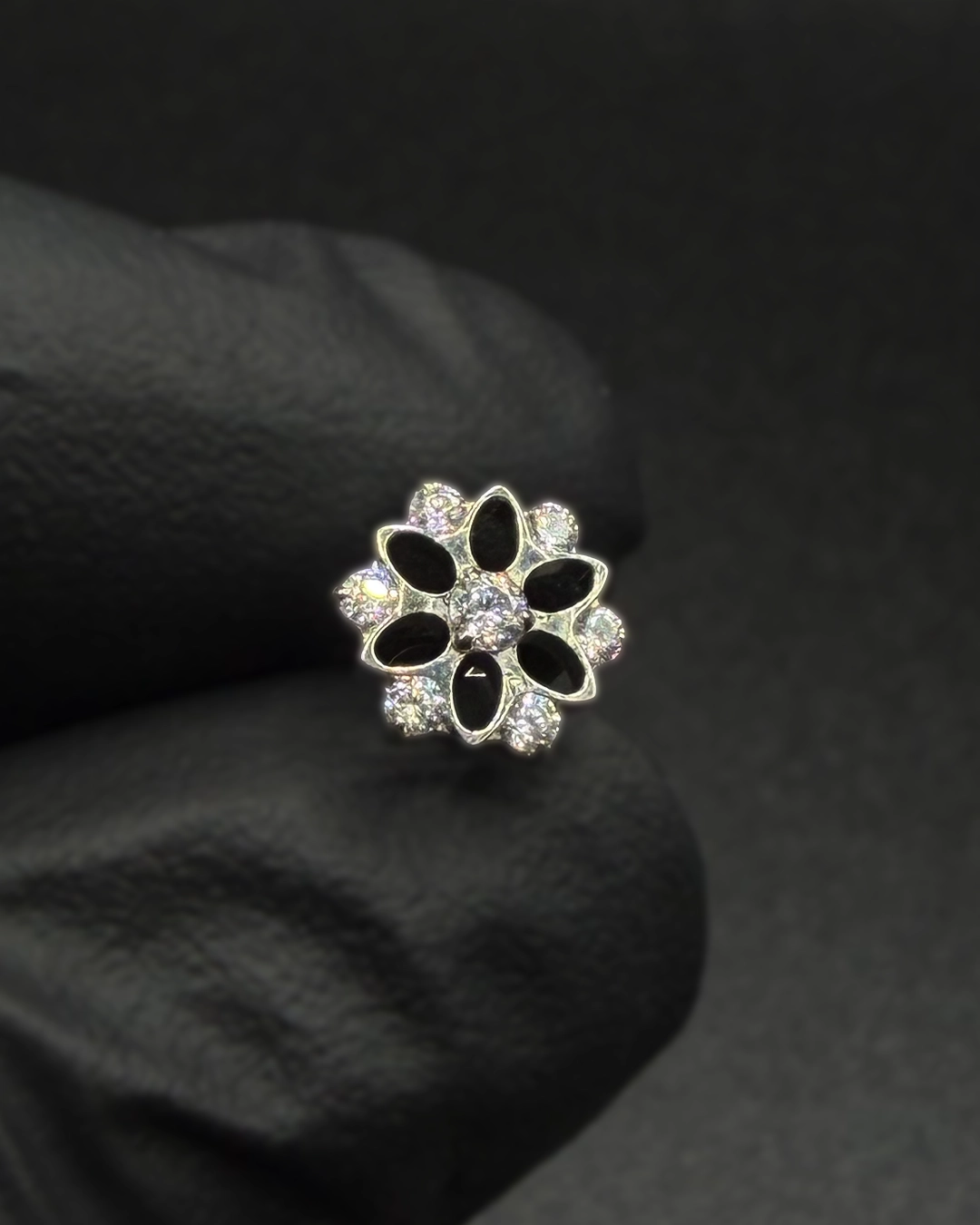 Piercing tip labret cu cristale 